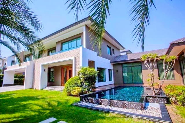 เครื่องใช้ไฟฟ้า 5นอน เจโม นิคมอัญธานี 800ม. บางนา-สวนหลวง  ให้เช่าคฤหาสน์หรู 2 ชั้น หรูหรา 135ตร.วา. 530 ตร.ม. จัดเต็มเฟอร์ฯ  6น้ำ 