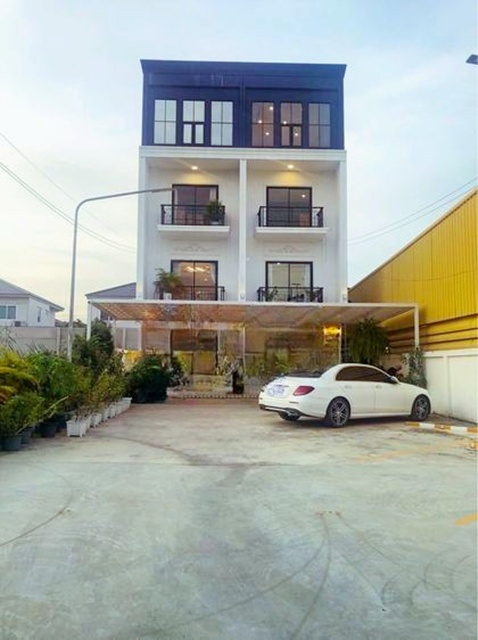 เหมาะกับคลินิก เสริมสวย สปา ตึกแฝด Stand alone 472 ตรม.อาคารพาณิชย์ 4 ชั้น 92 ตร.วา.ปตท.สําเร็จพัฒนา ตลาดนัดลุงออม 1.1 กม.  