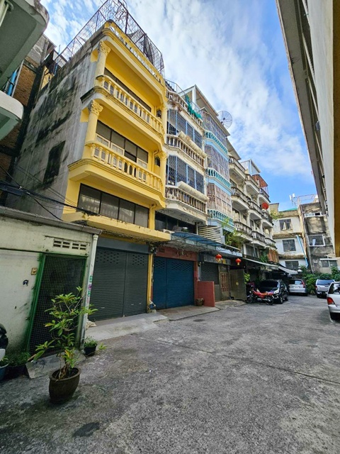 รีโนเวทใหม่ นานาชาติโชรส์เบอรี 1.7 กม.BTS สุรศักดิ์ 1.7 กม ขาย-เช่าอาคารพาณิชย์ 5 ชั้น1 คูหา แหล่งชุมชนเหมาะกับร้านค้า ร้านอาหาร ออฟฟิศ 