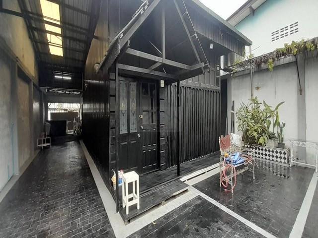 ให้เช่าบ้านเดี่ยว 1 ชั้น 54 ตรว. พร้อมสตูดิโอ เพดานสูง ซ.ลาดพร้าว 134 ใกล้ MRT บางกะปิ