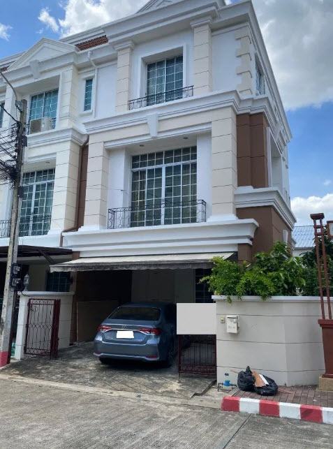  เช่าทาวน์โฮม 3 ชั้น หลังริม 28 ตร.วา. 340 ตร.ม. MRT แจ้งวัฒนะ14 550 ม.3นอน 4 น้ำ รพ.มงกุฏวัฒนะ 400 ม.  ตลาดเมืองทอง 300 ม.
