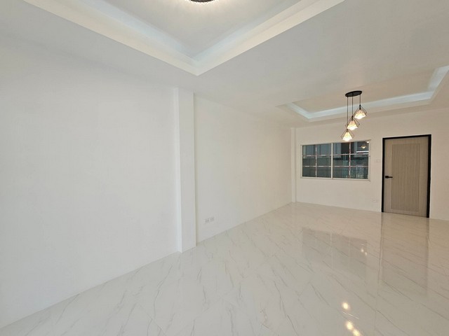 ขายบ้านทาวน์โฮม 2 ชั้น พิกัด ซ.กอไผ่ ฝั่งทะเล ใจกลางเมือง น้ำไม่ท่วม พัทยา ชลบุรี