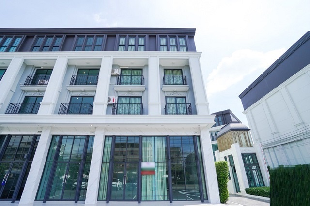 โชว์รูม คลีนิค  3 นอน 4 น้ำMRT ศรีนุช 1.32 กม.ให้เช่าอาคารพาณิชย์ 4.5 ชั้นใหม่ 18 ตร.วา. 300 ตร.ม. ธัญญะ ช็อปปิ้ง พาร์ค 1.6 กม.