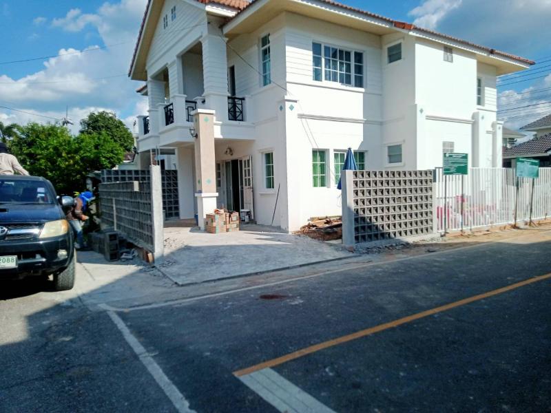 ขายบ้านแฝด 2 ชั้น สไตล์โคโลเนียล ทำเลดีมาก ใกล้รวมโชค มอลล์ จังหวัดเชียงใหม่