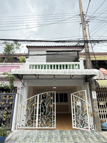 ขายด่วนทาว์นเฮาส์ 2 ชั้น ใกล้ตลาดสมชาย 2 นอน 2 นำ้ 2.59 ล้าน 