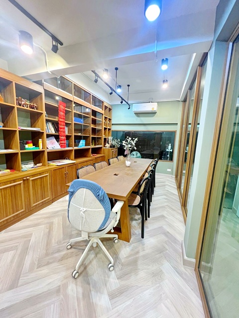 เพลินจิต400ม.ถูกกว่า Penthouse BTSนานา 550ม. สุขุมวิท 1-5 ให้เช่าทาวน์เฮ้าส์ 2 ชั้น สุดหรู  34 ตร.วา.275 ตร.ม.จัดเต็มเฟอร์ฯ