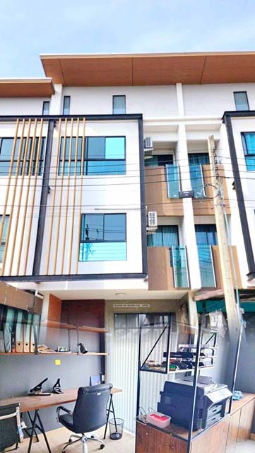 ให้เช่าโฮมออฟฟิศ 3 ชั้น 265 ตร.ม. 22 ตร.วา. 3นอน 3 น้ำ ถูกที่สุดในบางนา MEGAบางนา SUMMIT Windmill Golf ARL สุวรรณภูมิ 2.1 กม. 