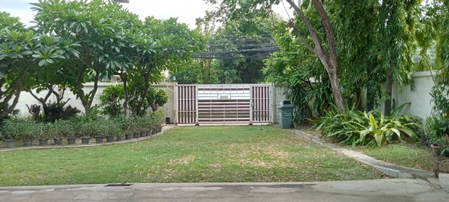 บ้านเดี่ยวหลังใหญ่ ทำเลทองใจกลางปากเกร็ด-สุขาประชาสรรค์ 1 ซอย 5  ที่ดิน 353 ตรว. ใกล้ทางด่วนและรถไฟฟ้า