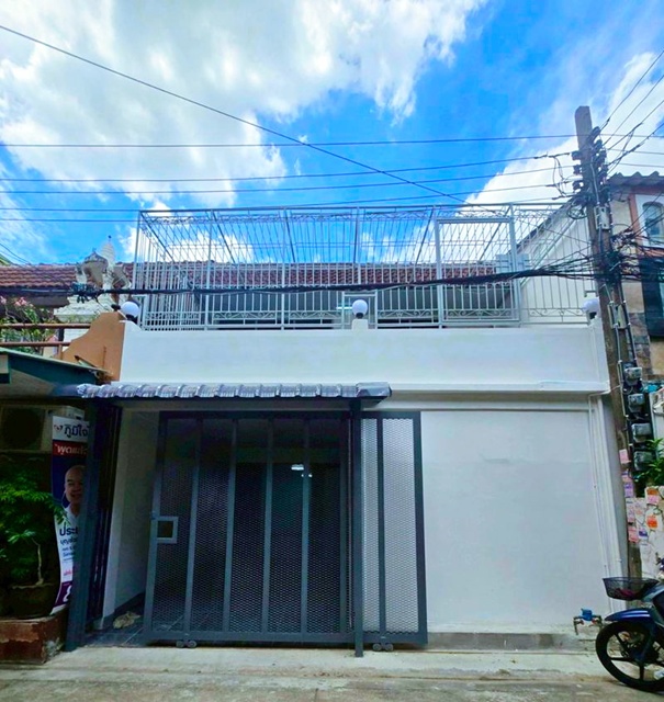 ทาวน์เฮ้าส์ 2 ชั้น รีโนเวทใหม่ รร.นานาชาติรีเจนท์ 1.2 กม. ประชาราษฏร์บำเพ็ญ 12-18 ตลาดสดห้วยขวาง 1.4 กม.