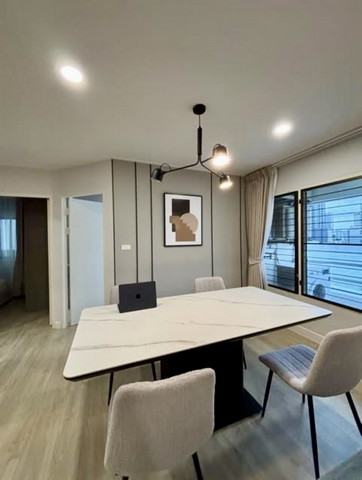 คอนโด Thonglor Tower 3 ห้องนอน 100 ตร.ม. ชั้น 7 รีโนเวทใหม่หมดทั้งห้อง ยังไม่เคยมีคนเข้าอยู่ขนาดใหญ่ 100 ตร.ม. ชั้น 7 วิวโล่ง โปร่งสบาย3 ห้องนอน 2 ห้องน้ำ ครัวใหม่ แอร์ใหม่ เครื่องซักผ้าใหม่ เตียงใหม่ เฟอร์นิเจอร์ใหม่ทั้งหมดมีที่จอดรถส่วนตัว 2 ช่อง อยู่ติดกับห้อง – สะดวกสุดๆ• 57,500 บาท/เดือน (สัญญา 6 เดือน)• 52,500 บาท/เดือน (สัญญา 1 ปี)• 50,000 บาท/เดือน (สัญญา 2 ปี) ทำเล: Thonglor Tower – ทำเลใจกลางสุขุมวิท ใ