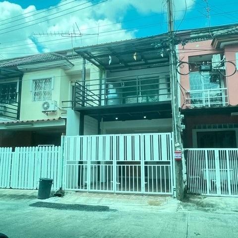 ขายทาวน์เฮ้าส์ ซอยวัชรพล3 หมู่บ้านร็อคการ์เด้นโฮม2 บ้านรีโนเวทใหม่