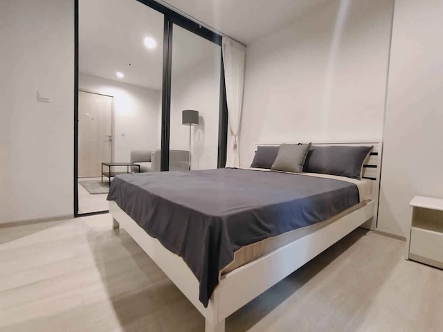 Life One Wireless safe spacious clean 20th floor BTS Ploenchi