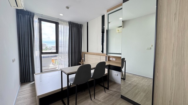 ขายคอนโดสภาพใหม่ เจ้าของไม่เคยอยู่ ไม่เคยปล่อยเช่า โครงการ Gladden Ladprao 1 (แกลดเดิ่นลาดพร้าว 1)รหัสทรัพย์ : MVFK005รายละเอียดทรัพย์     ขายคอนโด โครงการ Gladden Ladprao 1 (แกลดเดิ่นลาดพร้าว 1) ใกล้ BTS ห้าแยกลาดพร้าว     ห้อง Type 1 Bed ขนาด 27.19 ตารางเมตร     ห้องสภาพใหม่พร้อมอยู่ เจ้าของไม่เคยปล่อยเช่า ไม่เคยอาศัยอยู่ ปล่อยว่างมาโดยตลอด     พิเศษ! รายการแถมฟรี!     เตียงนอน     Built-In โต๊ะ และ เก้าอี้     Built-In ตู้เ