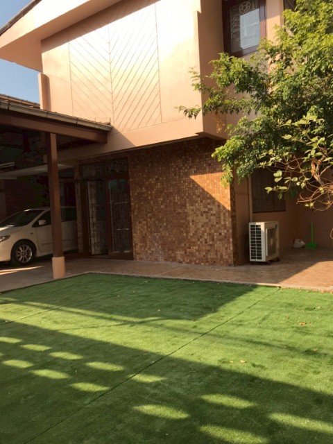 ห้เช่าบ้านเดี่ยวถ.รัชดา18ที่ดิน50ตร.วมี4นอน2น้ำแอร์5เครื่องจอดรถ2คันใกล้รร.จันทร์หุ่นและMRTห้วยขวางเช่า35,000บาทถนนประชาราษฎร์บำเพ็ญ