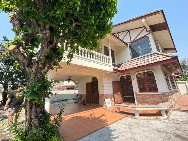 ให้เช่าบ้านเดี่ยว2ชั้น100ตร.วซอยปุณณวิถี49มี3นอน4น้ำ1ทำงาน2แม่บ้านห้องน้ำแม่บ้านแอร์3เครื่องโรงจอดรถหลังคา 3 คัน ใกล้ BTSปุณณวิถ2กม.เช่า30K