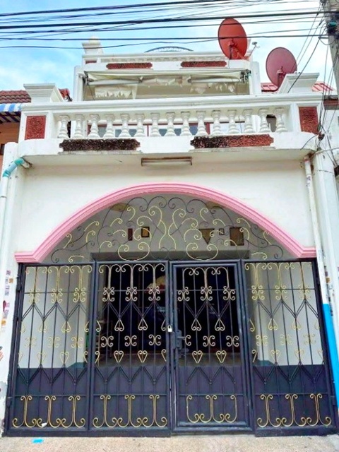 แหล่งชุมชน เพชรเกษม49-59 เดอะมอลล์ บางแค 1.4 กม. รร.บางแค 600 ม. 3 นอน 4 น้ำ ให้เช่าทาว์นเฮาส์ 3 ชั้น  ช้อปปิ้ง หาของกินง่าย พุทธมณฑล สาย 2