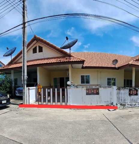  รหัสทรัพย์ (Code ID) :  PSC_00588  ราคา   1,488,000 บาท (ราคาต่อรองได้) ▸ เนื้อที่   26 ตร.ว พื้นที่ใช้สอย 62 ตารางเมตร   ▸ 2 ห้องนอน 1 ห้องน้ำ    ▸ 1 ที่จอดรถ   ทาวน์เฮ้าส์หันไปทางทิศ   พิกัดทรัพย์ :    https://maps.app.goo.gl/GurFTpqhXEuYdyXN7  สถานที่ใกล้เคียง ▸ใกล้วัดมาบยางพร ▸ใกล้โรงพยาบาล ปิยะเวชช์ระยอง ▸ใกล้โลตัส โกเฟรช ตลาดนัดเปี่ยมลาภ ▸ใกล้วัดมาบเตย  สอบถามเพิ่มเติม / นัดชม โทร. 097-419-5982(พลอย) โทร. 096-932-4624(ออมสิน) Line : @panaya (มี@ด้าน