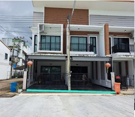  รหัสทรัพย์ (Code ID) :  PSC_00597  ราคา   4,929,000 บาท (ราคาต่อรองได้) ▸ เนื้อที่   39.20 ตร.ว พื้นที่ใช้สอย 254 ตารางเมตร   ▸ 4 ห้องนอน 6 ห้องน้ำ    ▸ 1 ที่จอดรถ   ทาวน์เฮ้าส์หันไปทางทิศ   พิกัดทรัพย์ :    https://maps.app.goo.gl/kyfh2tuVDyP37W698  สถานที่ใกล้เคียง ▸ใกล้โรงพยาบาลกรุงเทพระยอง ▸ใกล้เซ็นทรัล ระยอง ▸ใกล้ไทวัสดุ ระยอง ▸ใกล้วัดบ้านดอน  สอบถามเพิ่มเติม / นัดชม โทร. 097-419-5982(พลอย) โทร. 096-932-4624(ออมสิน) Line : @panaya (มี@ด้านหน้า)  ปรึกษาสิ