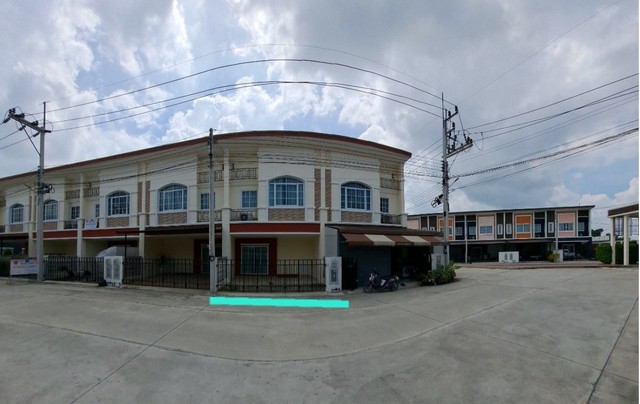  รหัสทรัพย์ (Code ID) :  PSC_00630  ราคา   2,139,000 บาท (ราคาต่อรองได้) ▸ เนื้อที่   18 ตร.ว พื้นที่ใช้สอย 115 ตารางเมตร   ▸ 2 ห้องนอน 2 ห้องน้ำ    ▸ 1 ที่จอดรถ   ทาวน์เฮ้าส์หันไปทางทิศ   พิกัดทรัพย์ :    https://maps.app.goo.gl/KfCZxVU9neyp7jim6  สถานที่ใกล้เคียง ▸ใกล้วัดประชุมมิตรบำรุง ▸ใกล้ไทวัสดุ บ้านฉาง ▸ใกล้โลตัส บ้านฉาง ▸ใกล้ตลาดสดสี่แยกไฟแดงสนามกีฬา  สอบถามเพิ่มเติม / นัดชม โทร. 097-419-5982(พลอย) โทร. 096-932-4624(ออมสิน) Line : @panaya (มี@ด้านห