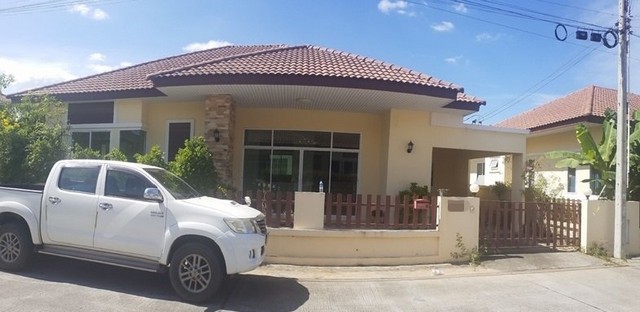  รหัสทรัพย์ (Code ID)  : PSC_00065  ราคา    2,976,000  บาท (ราคาต่อรองได้) ▸ เนื้อที่   60 ตร.ว  พื้นที่ใช้สอย 149 ตารางเมตร   ▸ 3 ห้องนอน 2 ห้องน้ำ    ▸ 1 ที่จอดรถ   บ้านเดี่ยวหันไปทางทิศ   พิกัดทรัพย์ :  https://maps.app.goo.gl/Ch7NZcqx616kNeEY7  สถานที่ใกล้เคียง ▸ใกล้วิทยาลัยเทคโนโลยีภาคตะวันออก ▸ใกล้โรงพยาบาลพนัสนิคม ▸ใกล้มินิบิ๊กซี แยกมาบโป่ง ▸ใกล้ตลาดเดอะวอล์ค พานทอง  สอบถามเพิ่มเติม / นัดชม โทร. 097-419-5982(พลอย) โทร. 096-932-4624(ออมสิ