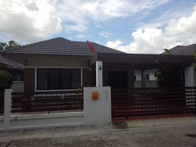  รหัสทรัพย์ (Code ID)  : PSC_00366  ราคา    2,920,200  บาท (ราคาต่อรองได้) ▸ เนื้อที่   50 ตร.ว  พื้นที่ใช้สอย 95 ตารางเมตร   ▸ 3 ห้องนอน 2 ห้องน้ำ    ▸ 1 ที่จอดรถ   บ้านเดี่ยวหันไปทางทิศ   พิกัดทรัพย์ :  https://maps.app.goo.gl/vVM6UidhcEgWLYt89  สถานที่ใกล้เคียง ▸ใกล้มินิบิ๊กซี แฟมิลี่แลนด์ ▸ใกล้วัดหนองแฟบ ▸ใกล้โรบินสันไลฟ์สไตล์ ชลบุรี ▸ใกล้โรงพยาบาลชลบุรี  สอบถามเพิ่มเติม / นัดชม โทร. 097-419-5982(พลอย) โทร. 096-932-4624(ออมสิน) Line : @panaya (มี@ด้านห