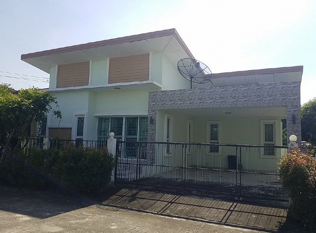  รหัสทรัพย์ (Code ID)  : PSC_00758  ราคา    2,659,800  บาท (ราคาต่อรองได้) ▸ เนื้อที่   56 ตร.ว  พื้นที่ใช้สอย 108 ตารางเมตร   ▸ 3 ห้องนอน 2 ห้องน้ำ    ▸ 1 ที่จอดรถ   บ้านเดี่ยวหันไปทางทิศ   พิกัดทรัพย์ :   https://maps.app.goo.gl/ag8AtDJKJSVAH3sL7  สถานที่ใกล้เคียง ▸ใกล้วัดบ้านกลาง ▸ใกล้โรงเรียนพนัสพิทยาคาร ▸ใกล้โลตัส พนัสนิคม ▸ใกล้ตลาดพนัสนิคม  สอบถามเพิ่มเติม / นัดชม โทร. 097-419-5982(พลอย) โทร. 096-932-4624(ออมสิน) Line : @panaya (มี@ด้านหน้า)  ปรึกษาสินเ