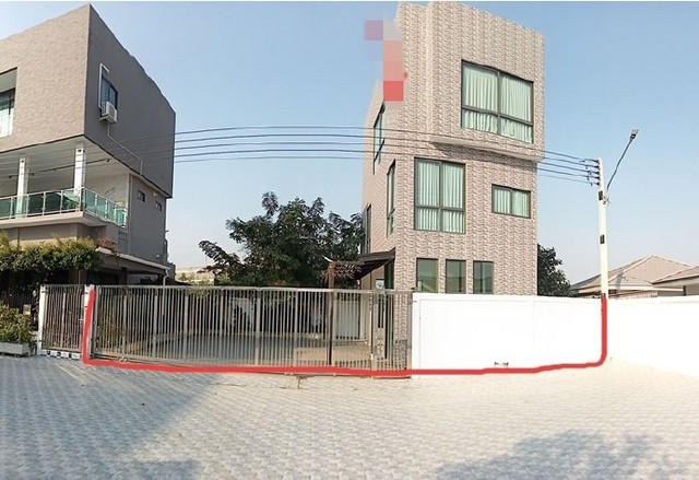  รหัสทรัพย์ (Code ID)  : PSC_00679  ราคา    8,184,000  บาท (ราคาต่อรองได้) ▸ เนื้อที่   55 ตร.ว  พื้นที่ใช้สอย 126 ตารางเมตร   ▸ 2 ห้องนอน 2 ห้องน้ำ    ▸ 1 ที่จอดรถ   บ้านเดี่ยวหันไปทางทิศ   พิกัดทรัพย์ :   https://maps.app.goo.gl/ecvt2XdTHfb5EZN98  สถานที่ใกล้เคียง ▸ใกล้วัดราษฎร์สโมสร ▸ใกล้โฮมโปร อมตะนคร ▸ใกล้โรบินสันไลฟ์สไตล์ ชลบุรี ▸ใกล้แม็คโคร ฟู้ดเซอร์วิส อมตะนคร  สอบถามเพิ่มเติม / นัดชม โทร. 097-419-5982(พลอย) โทร. 096-932-4624(ออมสิน) Line : @panaya (