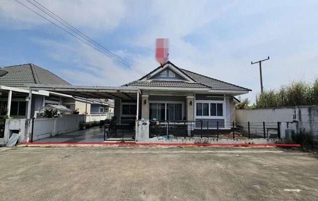   รหัสทรัพย์ (Code ID)  : PSC_01600  ราคา    2,455,200  บาท (ราคาต่อรองได้) ▸ เนื้อที่   51 ตร.ว พื้นที่ใช้สอย 116 ตารางเมตร   ▸ 3 ห้องนอน 2 ห้องน้ำ    ▸ 1 ที่จอดรถ   บ้านเดี่ยวหันไปทางทิศ   พิกัดทรัพย์ :     https://maps.app.goo.gl/8aDsviU38PBwaF6e7  สถานที่ใกล้เคียง ▸ใกล้โรงเรียนอัมพวนาราม ▸ใกล้วัดทุ่งเหียง ชลบุรี ▸ใกล้ตลาดเก่าทุ่งเหียง ▸ใกล้วัดชุมแสงศรีวนาราม  สอบถามเพิ่มเติม / นัดชม โทร. 097-419-5982(พลอย) โทร. 096-932-4624(ออมสิน) Line : @panaya (มี@ด้า