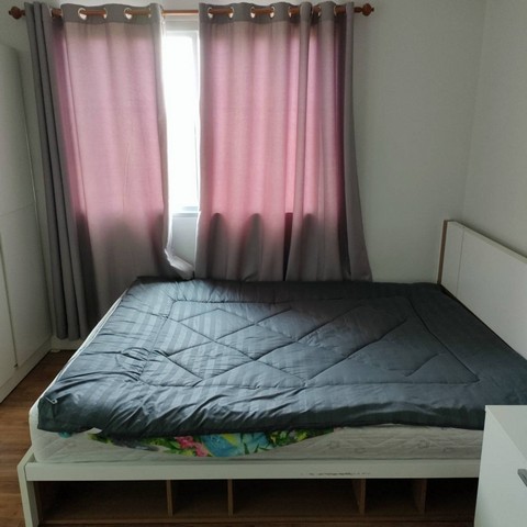   รหัสทรัพย์ (Code ID)  : PSC_00905  ราคา    892,800  บาท (ราคาต่อรองได้) ▸ เนื้อที่   - ตร.ว พื้นที่ใช้สอย 22.88 ตารางเมตร   ▸ 1 ห้องนอน 1 ห้องน้ำ    ▸ 1 ที่จอดรถ   คอนโดหันไปทางทิศ   พิกัดทรัพย์ :  https://maps.app.goo.gl/rjhD9TagXaemvMjEA  สถานที่ใกล้เคียง ▸ใกล้โรบินสันไลฟ์สไตล์ ฉะเชิงเทรา ▸ใกล้อินเด็กซ์ ลิฟวิ่งมอลล์ ฉะเชิงเทรา ▸ใกล้โฮมโปร ฉะเชิงเทรา ▸ใกล้บิ๊กซี ซูเปอร์เซ็นเตอร์ ฉะเชิงเทรา 2  สอบถามเพิ่มเติม / นัดชม โทร. 097-419-5982