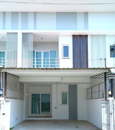 ทาวน์โฮม พร้อมอยู่ The Urbana 3 ใกล้ รร.นานาชาติ UCIS 5 นาที เฟอร์ครบ เครื่องใช้ไฟฟ้าครบ พร้อมอยู่