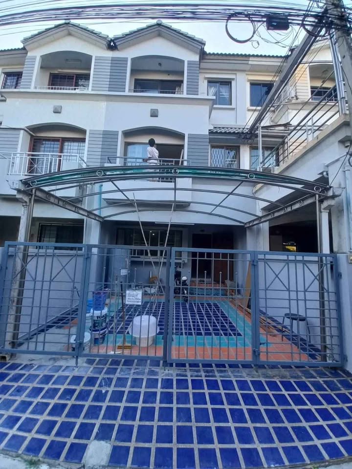 ให้เช่า ทาวเฮ้าส์ 3 ชั้น บ้านกลางเมือง ซ. พระรามเก้า ใกล้ห้าง The Nine 