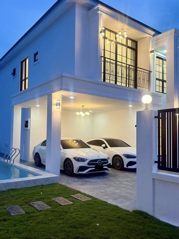 ขายบ้านเดี่ยว 2 ชั้น สร้างใหม่ เนื้อที่ 99 ตร.ว พร้อมสระว่ายน้ำส่วนตัว  ติดถนนสุขุมวิท ห้วยใหญ่ ต.นาจอมเทียน อ.สัตหีบ จ.ชลบุรี