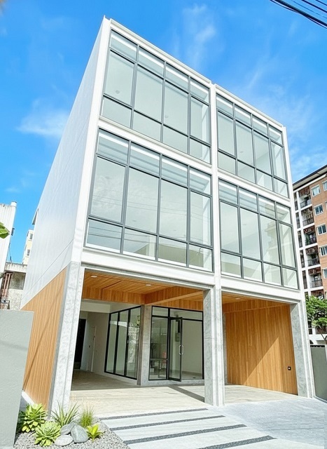 รร.นานาชาติราฟเฟิลส์อเมริกัน 200 ม. 4นอน รักสัตว์ บ้านจอดรถสปอร์ต Index Living Mall บางนา 1.4 กม. ให้เช่า-ขายพื้นที่สำนักงาน 3 ชั้น ใหม่ 25ตร.วา. 305ตร.ม. 54,998B-M.4 น้ำ การลงทุนที่ดี แหล่งชุมชน ช้อปปิ้ง เซ็นทรัล เมกาบางนา  สวนหลวง ร.9 คู่ขนานบางนา-ตราดRaffles American International Sch 200m. 4bed Love Pets sports car park house Index Living Mall Bangna 1.4 km. For rent-sale new 3-story office space 25 sq.wa. 305sq.m.  54,998B-M.  4 bath good investment community area shopping Central Mega Bangna Suan Luang Rama 9 Bangna-Trad parallel road.คู่ขนานบางนา-ตราดตำบล บางแก้ว อำเภอ