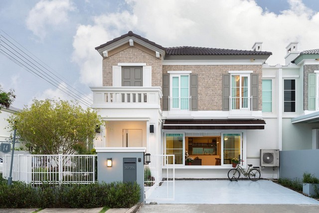 LV53327 ให้เช่า บ้านแฝด อัญญา บางนา (land&house) ใกล้เมกะบางนา บ้านแฝดหน้าบ้านหันทางทิศเหนือ บ้านหลังมุม มีระเบียงนั่งเล่นข้างบ้าน