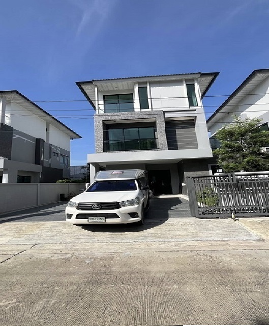 ให้เช่าบ้าน 3ชั้น ศุภาลัย 50 ตร.วา. 250 ตร.ม. ม.นอร์ทกรุงเทพ 3.2 กม.เพลินนารี่ มอลล์ 2.1กม.4นอน  ไปรษณีย์ สายไหม 1.2 กม. 4 น้ำ