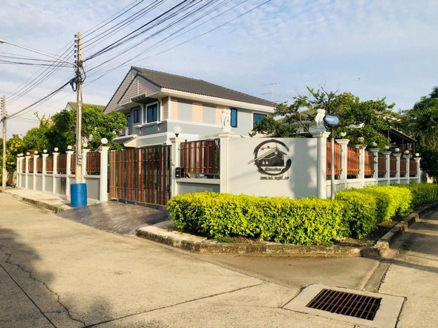 ขายบ้านเดี่ยวพฤกษ์ลดาพุทธสาคร 2 ชั้นตกแต่งพร้อมอยู่สิ่งอำนวยความสะดวกภายในบ้านครบและสิ่งอำนวยความสะดวกภายในหมู่บ้านก็เยอะ