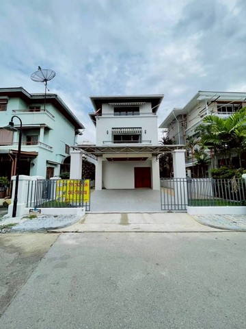 บ้านเดี่ยวให้เช่า 3 ชั้น หมู่บ้านพิมาน 1 ใกล้บิ๊กซีสวนหลวง เพียง 800 ม. เฟอร์ครบ พร้อมอยู่!