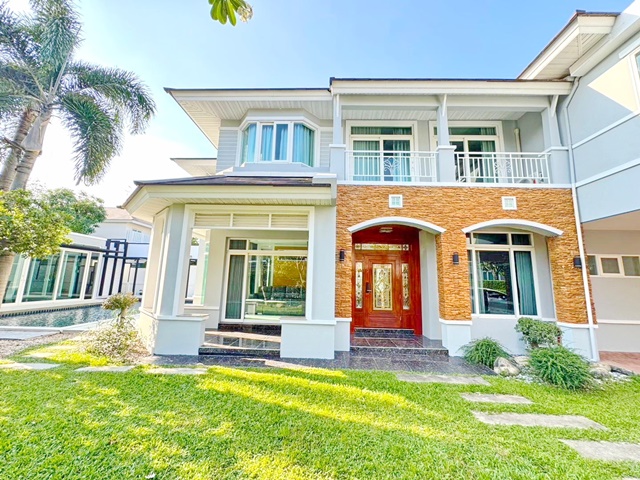 เช่าคฤหาสน์ 2 ชั้น หลังใหญ่ กว้าง  6 น้ำ จัดเต็มเฟอร์ฯทั้งหลัง 5 นอน นานาชาติแสตมฟอร์ด 200 ม. ARLหัวหมาก 1.8กม. 