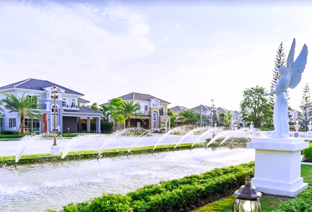 ให้เช่าคฤหาสน์  4 นอน  MRTคู้บอน 3.5 กม.ราม​อินทรา​ วงแหวน​  แฟชั่น 4กม.บ้านเดี่ยว 2ชั้นจัดเต็มเฟอร์ฯ 210 ตร.ม. 51.ตร.วา. 