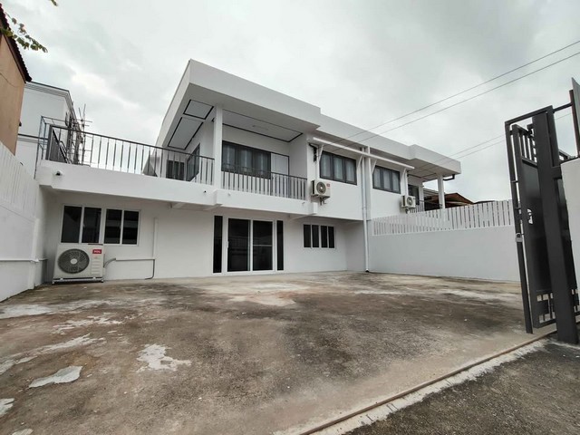  ให้เช่าบ้าน 2 ชั้น  3 ห้องนอน 2 ห้องน้ำ ถนนโชคชัย 4 ซอย56 ลาดพร้าว กรุงเทพมหานคร 