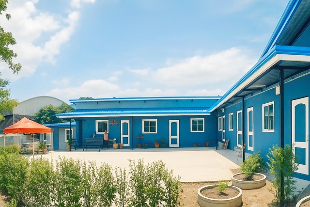 พร้อมออฟฟิศ 3 ไร่ รังสิตคลอง 3 7นอน  ร้านพี่ญาคนรุม 3 กม.ตลาดชุมพล 1.2 กม. ให้เช่าบ้าน 7น้ำ ทำเลดี สวนน้ำเปรม วอร์เตอร์ปาร์ค 1.6 กม.