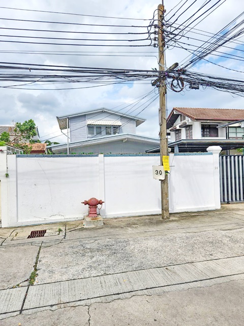 ซ.ประชาชื่น 1-8 มจพ. 4.5 กม.  สะพาน99 450ม. บ้านเดี่ยว 2ชั้น 3-4นอน MRTบางซ่อน 1.5 กม. 60ตรว. 200ตรม.  บางซื่อ  2น้ำ  เกทเวย์ แอท บางซื่อ