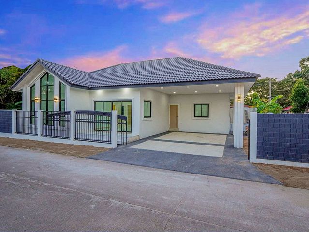 ถูกใจคนหาบ้าน โซนหางดง ราคาเพียง 2.59 ล้าน บ้านสร้างใหม่ ดีไซน์ Modern เรียบหรู มีพื้นที่สวนด้านข้าง อยู่เองก็คุ้ม ปล่อยเช่าก็ได้ผลตอบแทนดี