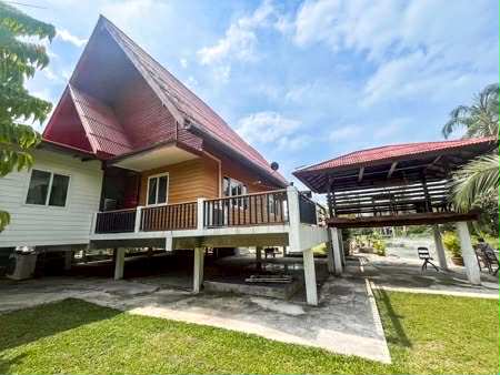 Two-storey Thai-style house for rent in Lipa Noi, Koh Samui, Surat Thani. The property offers privacy, comfort
