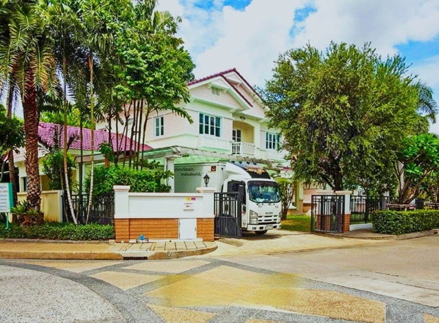 วัชรพล ทางด่วนเอกมัย-รามอินทรา 5นอน คฤหาสน์ใหญ่ 2หลัง ให้เช่า สุขาภิบาล5 เพลินนารี 120 ตร.วา แอร์9ตัว เฟอร์นิเจอร์บิ้วอินครบ หัวมุม