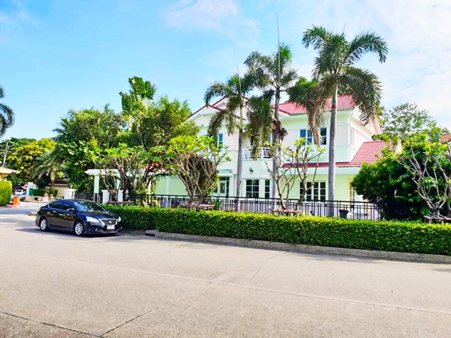 คฤหาสน์ใหญ่ 2หลัง 5นอน ให้เช่า แอร์9ตัว 125 ตร.วา 405 ตร.ม. เฟอร์นิเจอร์บิ้วอินครบ หัวมุม วัชรพล ทางด่วนเอกมัย-รามอินทรา สุขาภิบาล5 