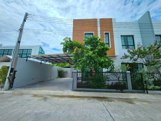 บ้านใหม่โครงการโซนอมตะชลบุรี บ้านแฝด 2 ชั้น  พื้นที่เริ่มต้น 38.5 ตรว. 3 ห้องนอน 3 ห้องน้ำ