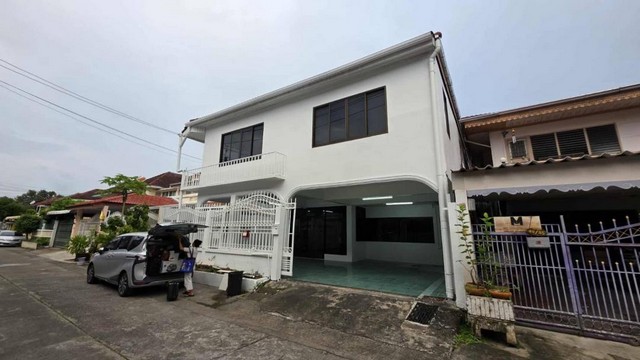 ให้เช่าบ้านเดี่ยว2ชั้น5นอนย่านนาคนิวาส44 ลาดพร้าว71 หมู่บ้านระเบียงทอง ใกล้MRTลาดพร้าว71 รร. สตรีวิทยา 2