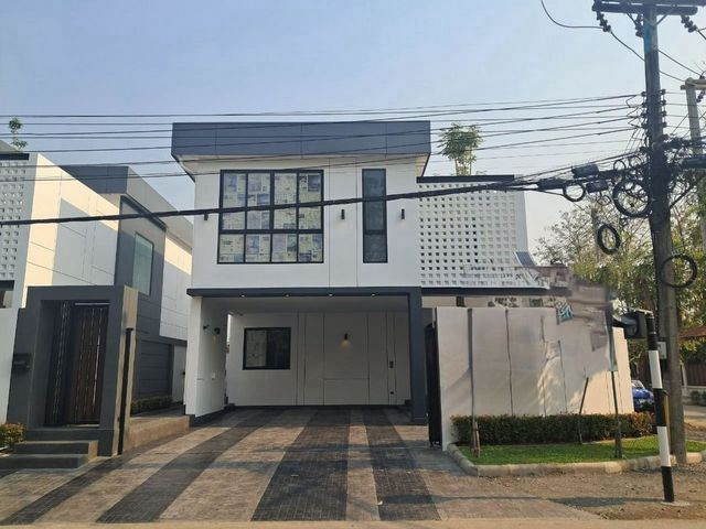 ราคาเริ่มต้น 16,316,000 บาท (ไม่รวมเฟอร์นิเจอร์) วังตาล #หางดง​ บ้านสวยสร้างใหม่ สไตล์โมเดิร์น ซื้ออยู่เองหรือปล่อยเช่าได้หมดค่ะ เป็นส่วนตัว