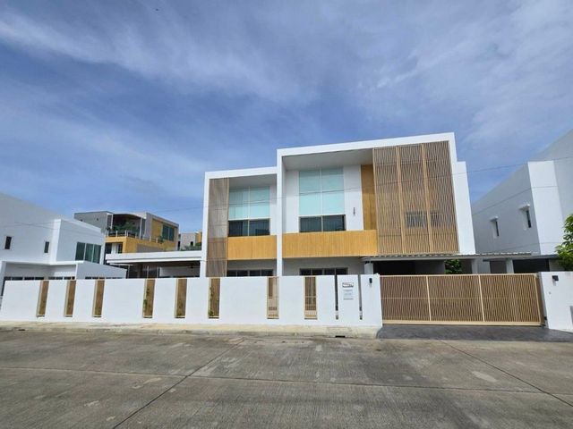 ขายบ้านโครงการสองชั้น 13.5 ล้านบาท #มาลาดาแกรนด์คูลี่ย์ #สันกำแพง #เดินทางสะดวก #บิ้วอินทั้งหลัง 